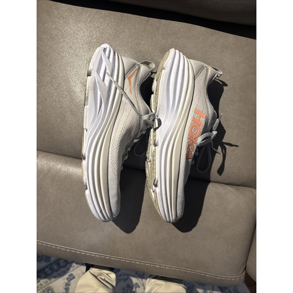 EUC WOMEN’S HOKA ONE BONDI 8 SIZE 11 B WIDE GREY PINK SHOES - Picture 12 of 12